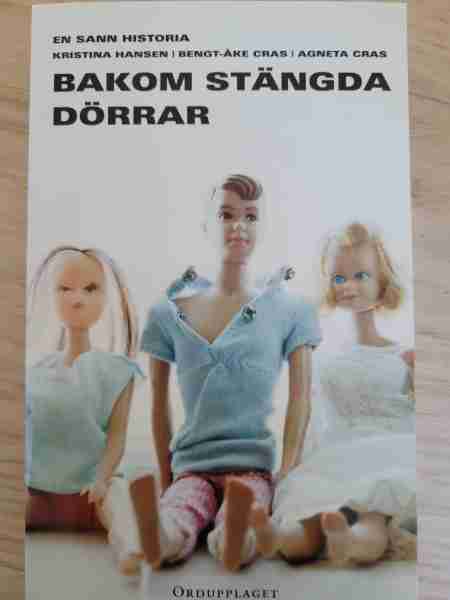 Bakom stängda dörrar