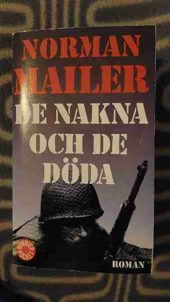 De nakna och de döda